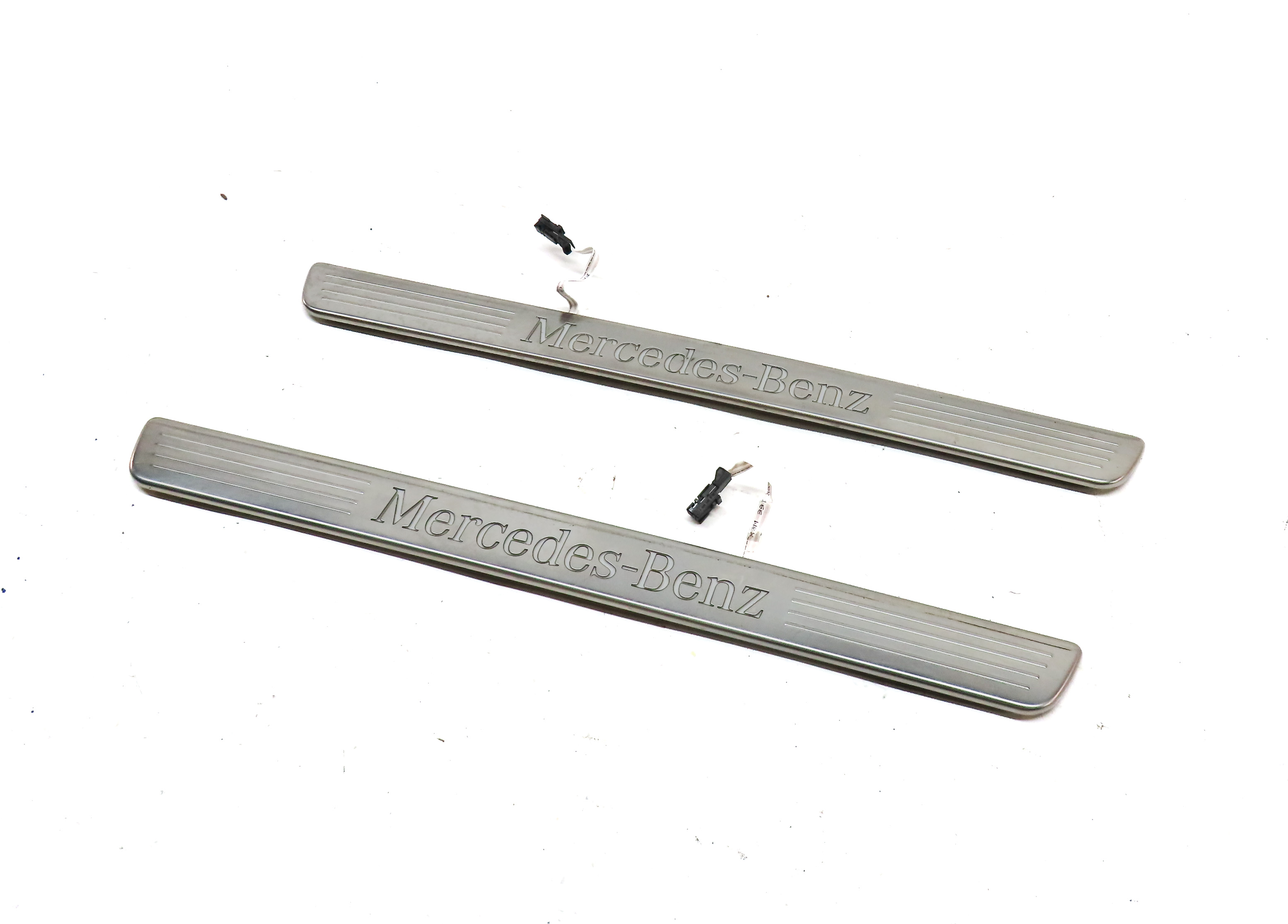 2015 MERCEDES GL550 (X166) FRONT LEFT & RIGHT DOOR SILL SCUFF TRIM PANEL SET/2 — exact item pictured